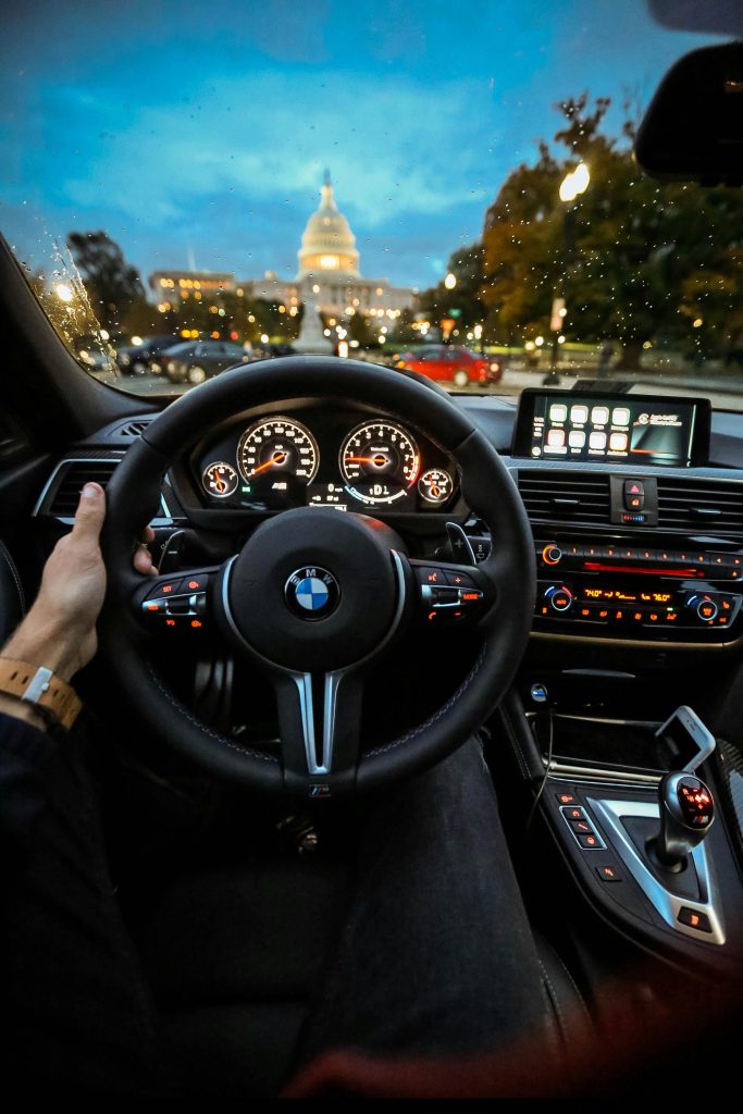 interior de un coche bmw